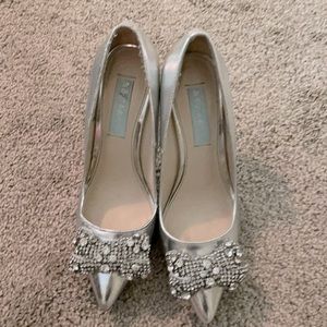 Silver Bridal Pumps - size 6